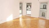 Wohnraum mit Balkon - 