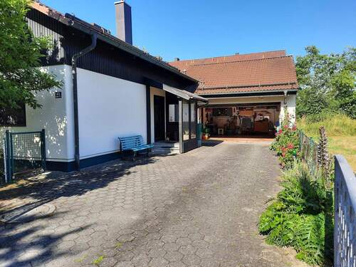 Nordseite_Einfahrt_Garage - Großzügiges freistehendes Einfamilienhaus mit qualitativ hochwertiger Ausstattung in Haag i. OB