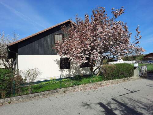 Ostseite_Straße - 7 Zimmer Einfamilienhaus zum Kaufen in Haag i. OB