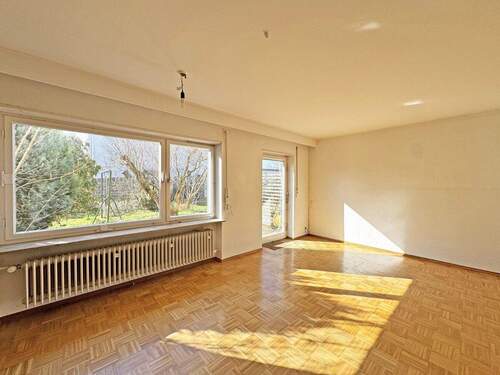 Wohnzimmer - Doppelhaushälfte mit 122,00 m&sup2; in Reutlingen zum Kaufen