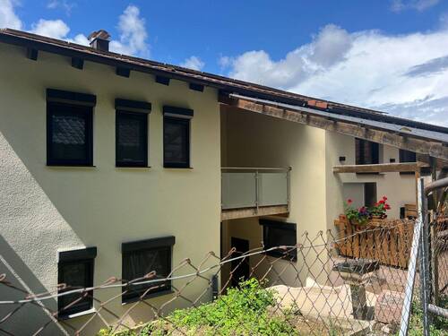 Hausansicht - Energetisch, kernsanierte Maisonettewohnung mit hochwertiger Ausstattung
