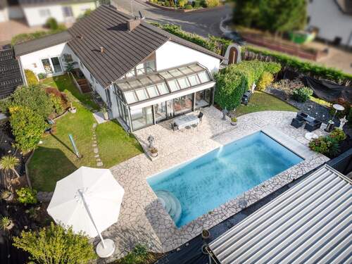 DJI_0378_LuminarNeo-edit-Bearbeitet - Großzügiges Grundstück + Wunderschöner freistehender Bungalow in ruhiger Lage zu verkaufen + Pool Garten + Garage + Wintergarten