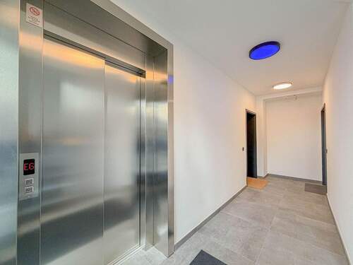 Aufzug - 3 Zimmer Mehrfamilienhaus, Wohnhaus in Berlin