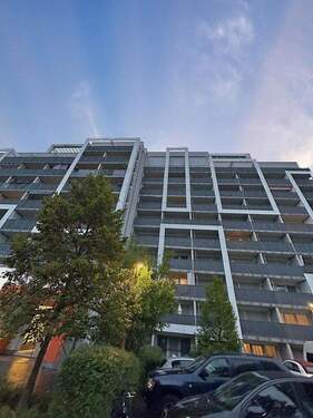 Aussenansicht - Helle charmante 1-Zimmer Wohnung mit West-Balkon in der Welterbestadt Regensburg - Bestlage!