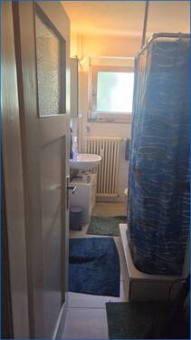 Bad m. Dusche u.Fenster - 