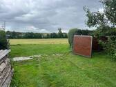 Einfahrt in den Garten - Gepflegtes Gartengrundstück - eingezäunt mit Gartenhaus