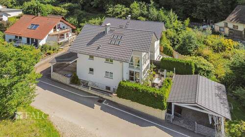 Seitenansicht mit Terrasse und Garten - 5 Zimmer Doppelhaushälfte zum Kaufen in Frickingen