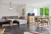 Wohn-Esszimmer mit Zugang zur Terrasse - 