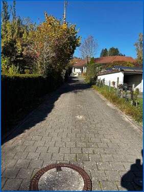 Hauszufahrt - 3 Zimmer Einfamilienhaus zum Kaufen in Mühlingen / Zoznegg