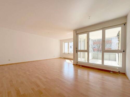 Wohnzimmer - 2 Zimmer Etagenwohnung zum Kaufen in Friedrichshafen