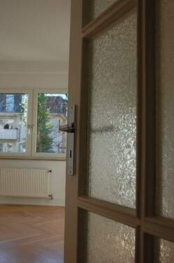 Foto renovierte Nachbarwohn. - Etagenwohnung mit 85,00 m² in Frankfurt am Main zum Kaufen