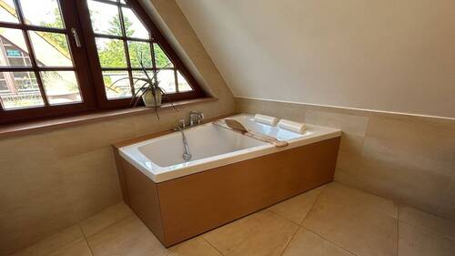 ... mit Badewanne - 
