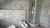 ... mit Dusche und Bidet - 