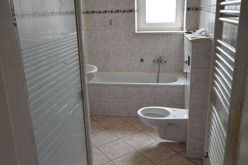 Bad mit Wanne+Dusche - 