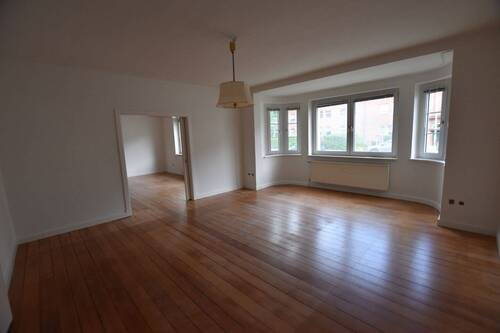 Wohnzimmer - Blick zu Zimmer II - 4 Zimmer Etagenwohnung zur Miete in Schwerin