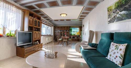 Erdgeschoss, Wohnbereich mit Blick zum Essbereich - 