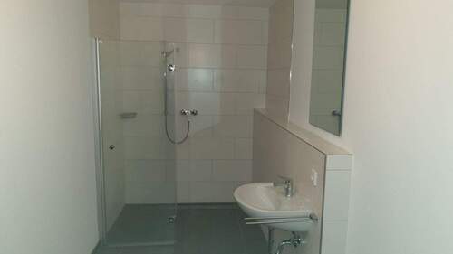 Dusche.jpg - Terrassenwohnung mit 88,80 m&sup2; in Trierweiler zur Miete