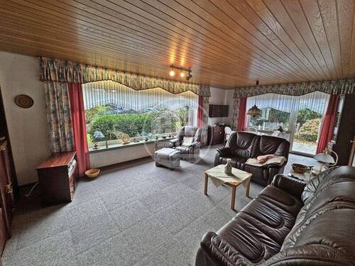 Wohn und Esszimmer - 6 Zimmer Einfamilienhaus zum Kaufen in Aurich