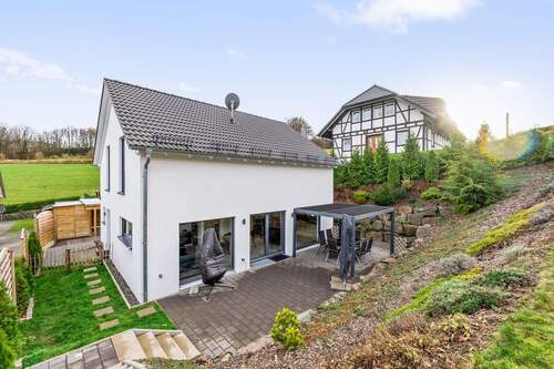 Außenbild2.jpg - 4 Zimmer Einfamilienhaus zum Kaufen in Attendorn