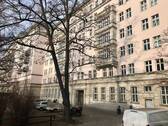 Rückseite mit Parkplatz - 