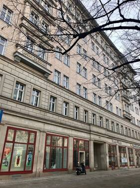 Hausansicht Vorderseite - Zentrale 4 Zimmerwohnung mit Aufzug in Berlin-Friedrichshain
