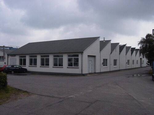 Aussenansicht gesamter Hallentrackt.jpg - Halle in Pinneberg zur Miete