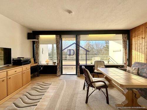 Wohnzimmer - Charmante 1-Zimmer Wohnung mit Teilmeerblick auf die Lübecker Bucht