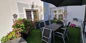 Terrasse mit Sonnenschirm - 