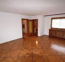 Viel Platz zum fairen Mietpreis: gepflegte 3,5-Zimmer-Wohnung mit Garten in Neustadt - Neustadt b.Coburg