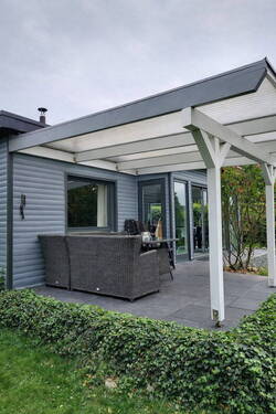 Überdachte Terrasse - 