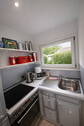 Separate Küche mit Fenster - 