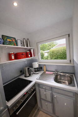 Separate Küche mit Fenster - 