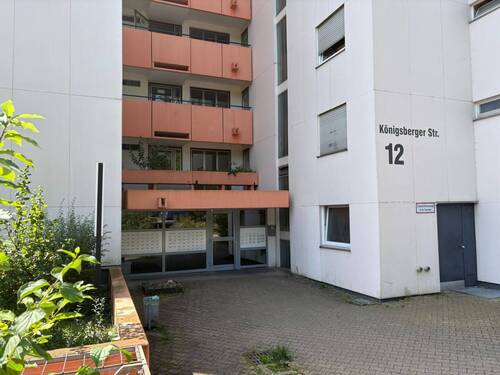 Hauseingang - 4 Zimmer Etagenwohnung zum Kaufen in Waldenbuch