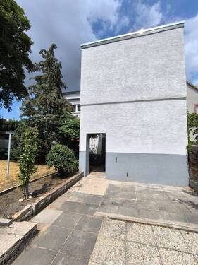 Außenbereich Garten Westausrichtung - 7 Zimmer Mehrfamilienhaus, Wohnhaus in Kelsterbach