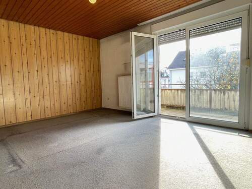 Wohnzimmer mit Balkon - 