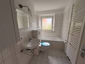 Tageslichtbad mit Wanne - 