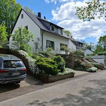 Hausansicht - Freistehendes Einfamilienhaus mit 2 Wohneinheiten und Garten in Haan-Ost