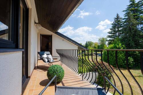 Balkon mit Blick ins Grüne - 