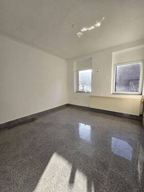 Wohnzimmer - 4 Zimmer Reihenendhaus zum Kaufen in Mönchengladbach