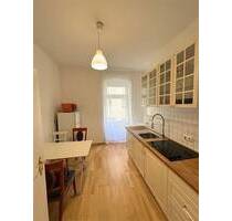 Friedrichshain - 1 Zi - Nicht hell aber sicher - Großer Wohnraum mit 2 Fenstern - Berlin