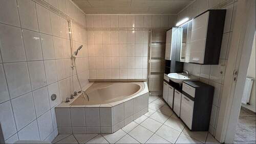 Badezimmer - Doppelhaushälfte mit 101,00 m&sup2; in Grevesmühlen zum Kaufen