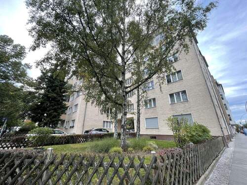 3 - 1 Zimmer Etagenwohnung in Berlin