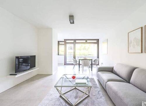 Wohmzimmer - Zentral gelegene, lichtdurchflutet Wohnung in Citylage nahe Steinplatz – mit separatem Tiefgaragenplatz