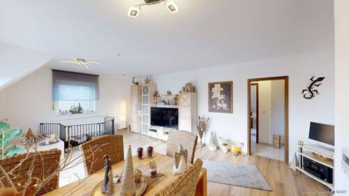 Helles Wohnzimmer mit Blick in den Flur und Zugang - Provisionsfrei für Käufer: Helle 3-Zimmer-Dachgeschosswohnung mit Balkon und Garage in Hamm-Osten