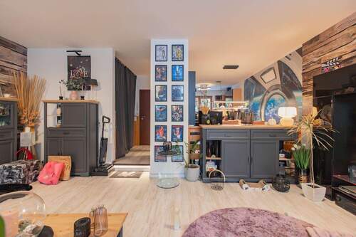 Wohnzimmer mit Blick zum Esszimmer - 