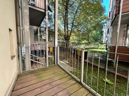 Balkon mit grünem Ausblick - kleine 2- Raumwohnung mit Balkon im Erdgeschoss der Görlitzer Südstadt!