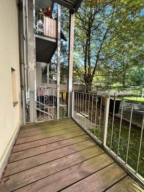 Balkon Erdgeschoss mit Gartenblick - 2 Zimmer Etagenwohnung in Görlitz