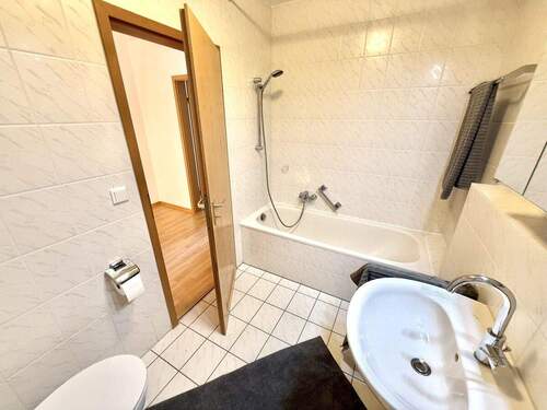 Ihr Badezimmer gen Diele - 