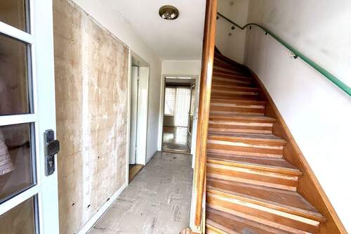 Treppe zum Obergeschoss - 