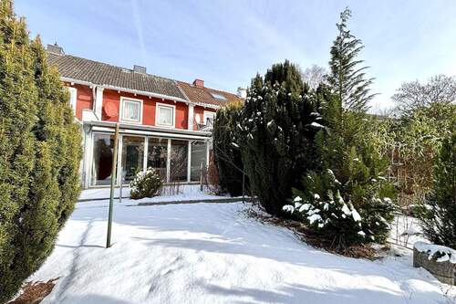 Rückseite des Hauses mit Wintergarten (kalt) - Reihenmittelhaus mit 70,00 m&sup2; in Lübeck zum Kaufen